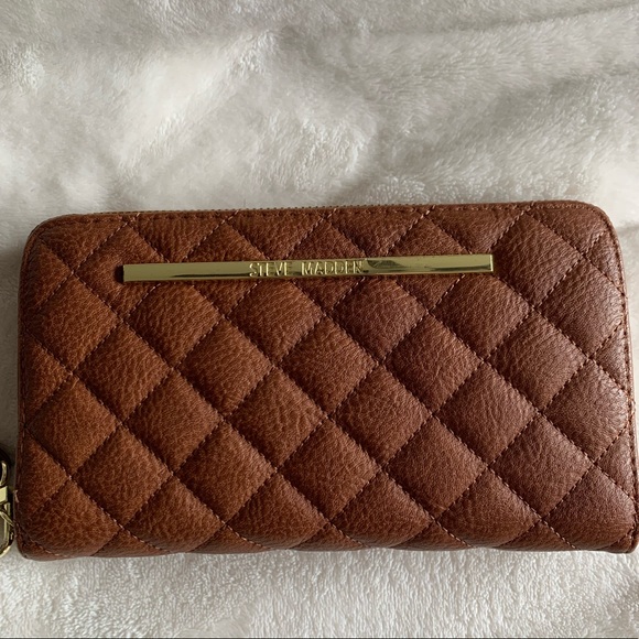Steve Madden Handbags - Steve Madden Quilted Wallet